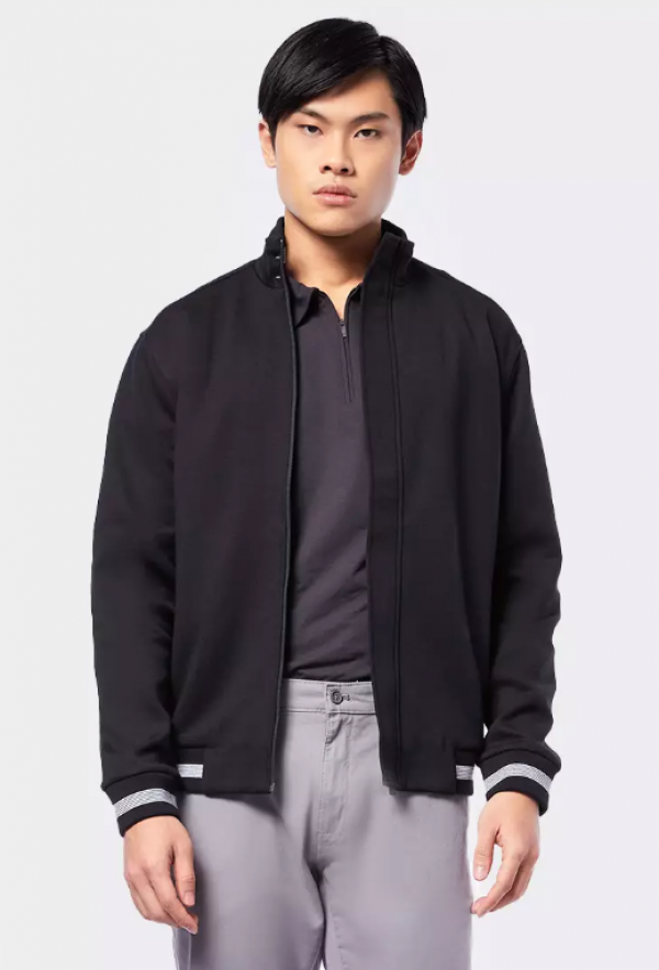 Harrington jacket dengan detail zipper tersembunyi